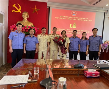 Lễ công bố và trao Quyết định của Viện trưởng Viện KSND thành phố Hà Nội về...